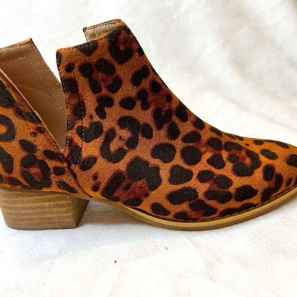 A Ryder Girl booties animal print faux suede ankle boots pull on low heel Sz 7